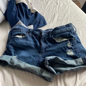 Dark blue rolled hem Jean shorts